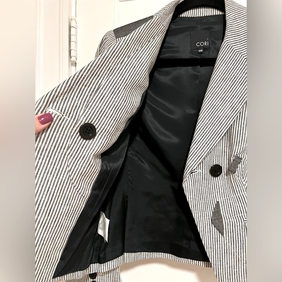 Women’s Linen Blazer in Gray and White Stripes - Picture 2 of 9
